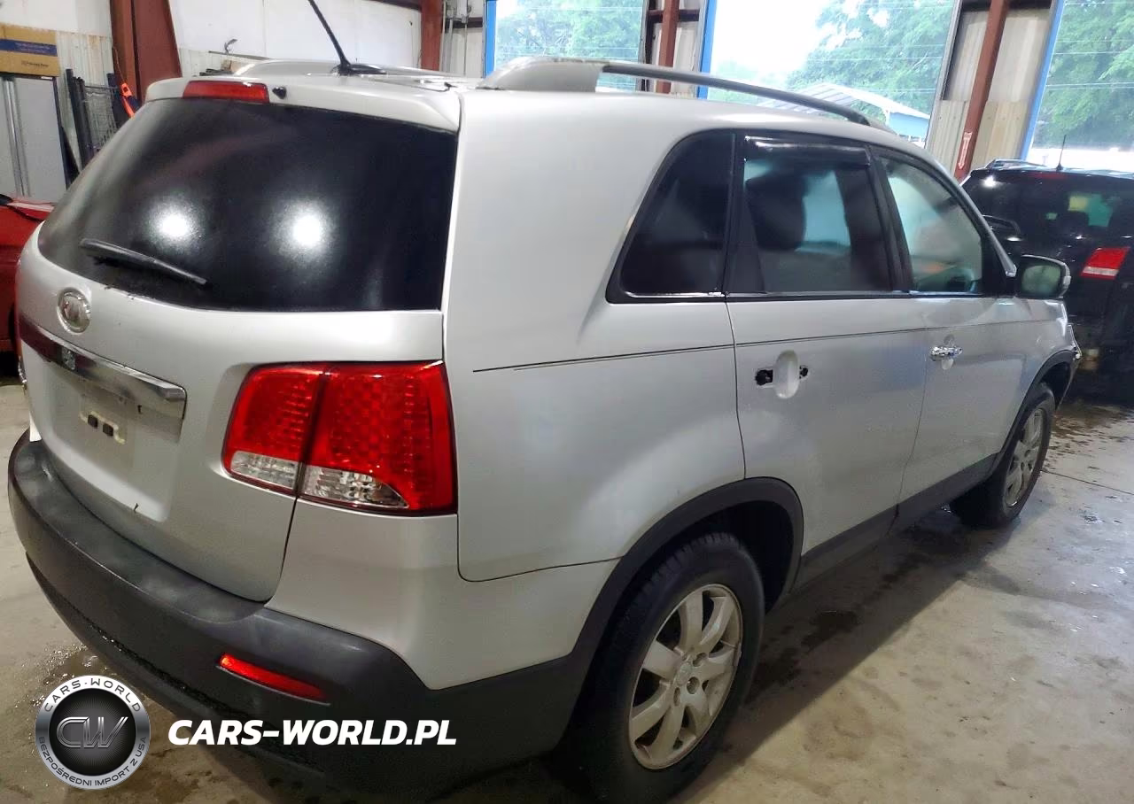 2011 Kia Sorento Lx VIN:5XYKT3A15BG155004 - 3