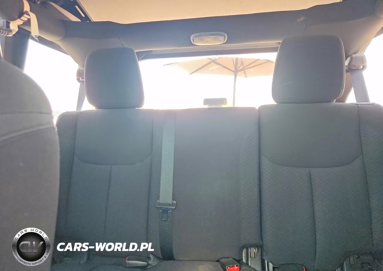 2013 Jeep Wrangler Unlimited Sport VIN:1C4BJWDG2DL634169 - 10
