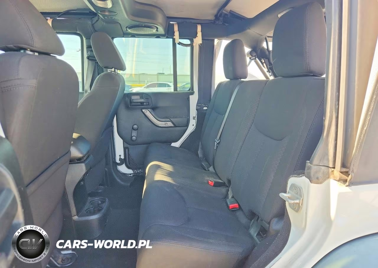 2013 Jeep Wrangler Unlimited Sport VIN:1C4BJWDG2DL634169 - 11