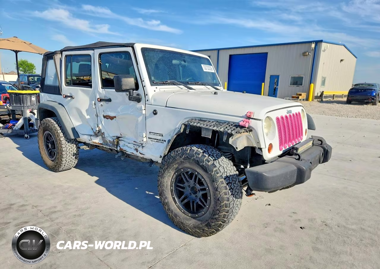 2013 Jeep Wrangler Unlimited Sport VIN:1C4BJWDG2DL634169 - 4