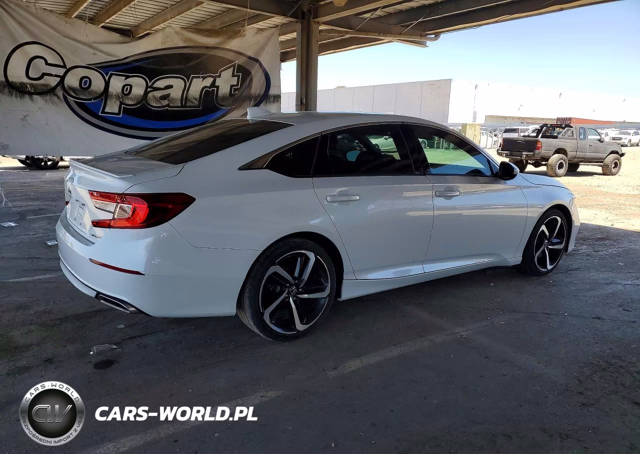 2018 Honda Accord Sport VIN:1HGCV1F3XJA141161 - 3