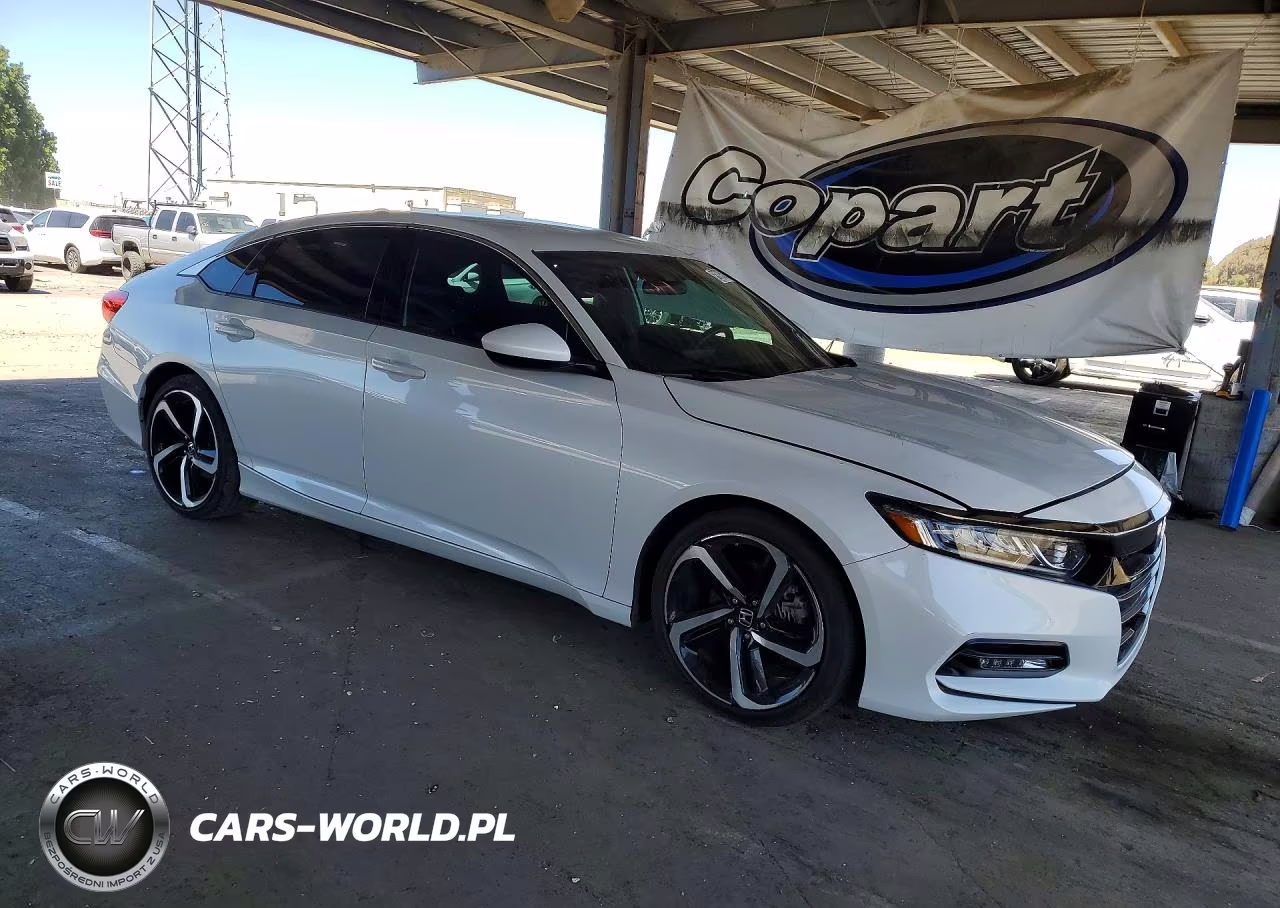 2018 Honda Accord Sport VIN:1HGCV1F3XJA141161 - 4