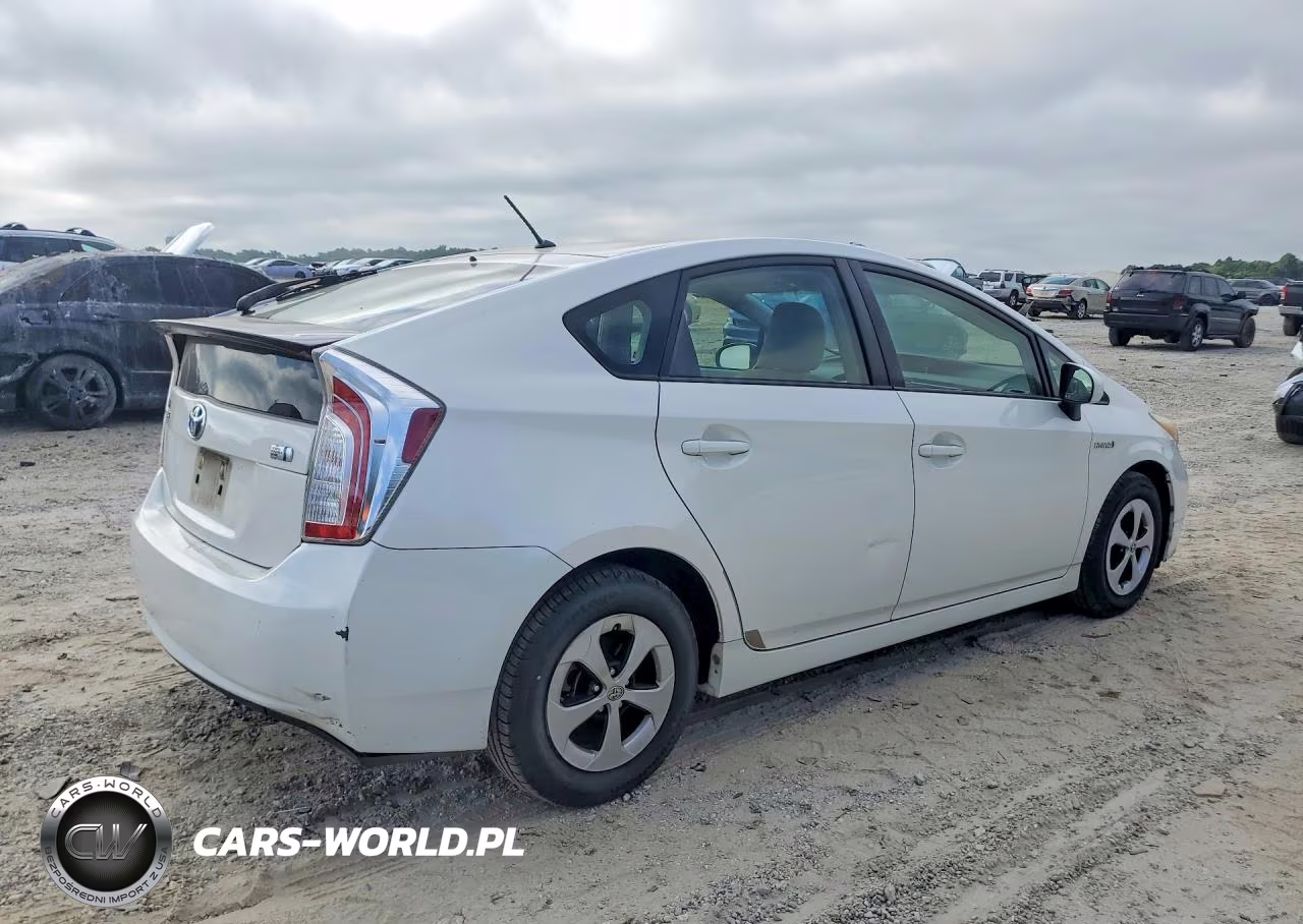 2013 Toyota Prius Two VIN:JTDKN3DU6D5627481 - 3