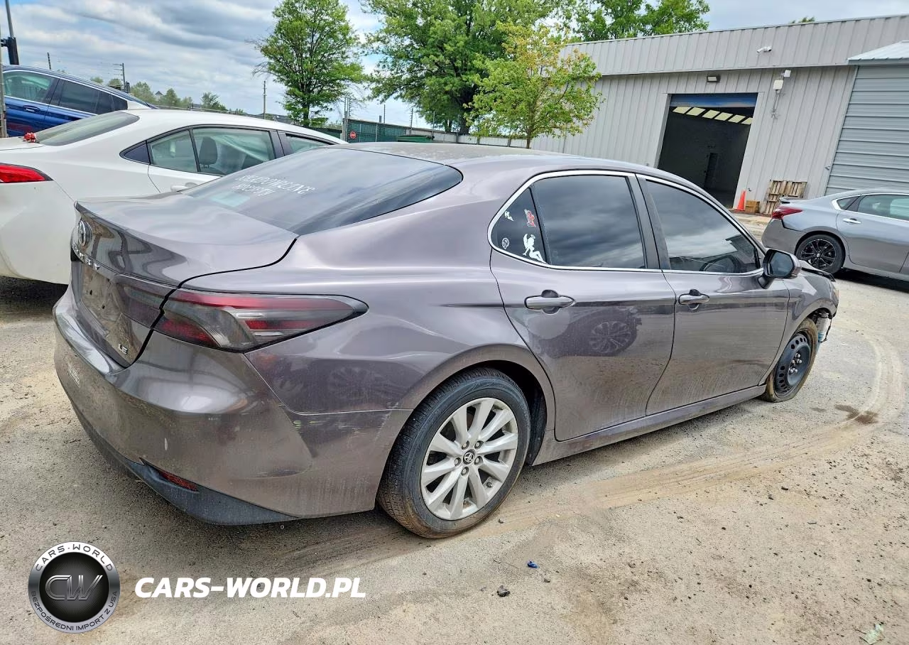 2018 Toyota Camry Le VIN:4T1B11HK6JU616471 - 3