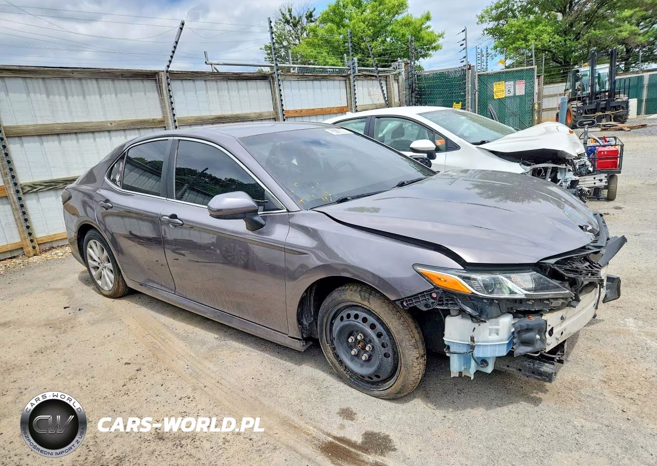 2018 Toyota Camry Le VIN:4T1B11HK6JU616471 - 4