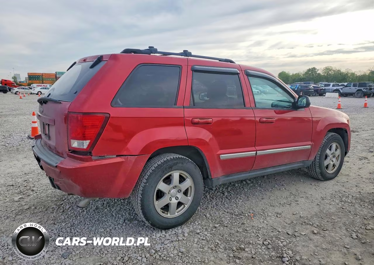 2010 Jeep Grand Cherokee Laredo VIN:1J4PR4GKXAC135659 - 3
