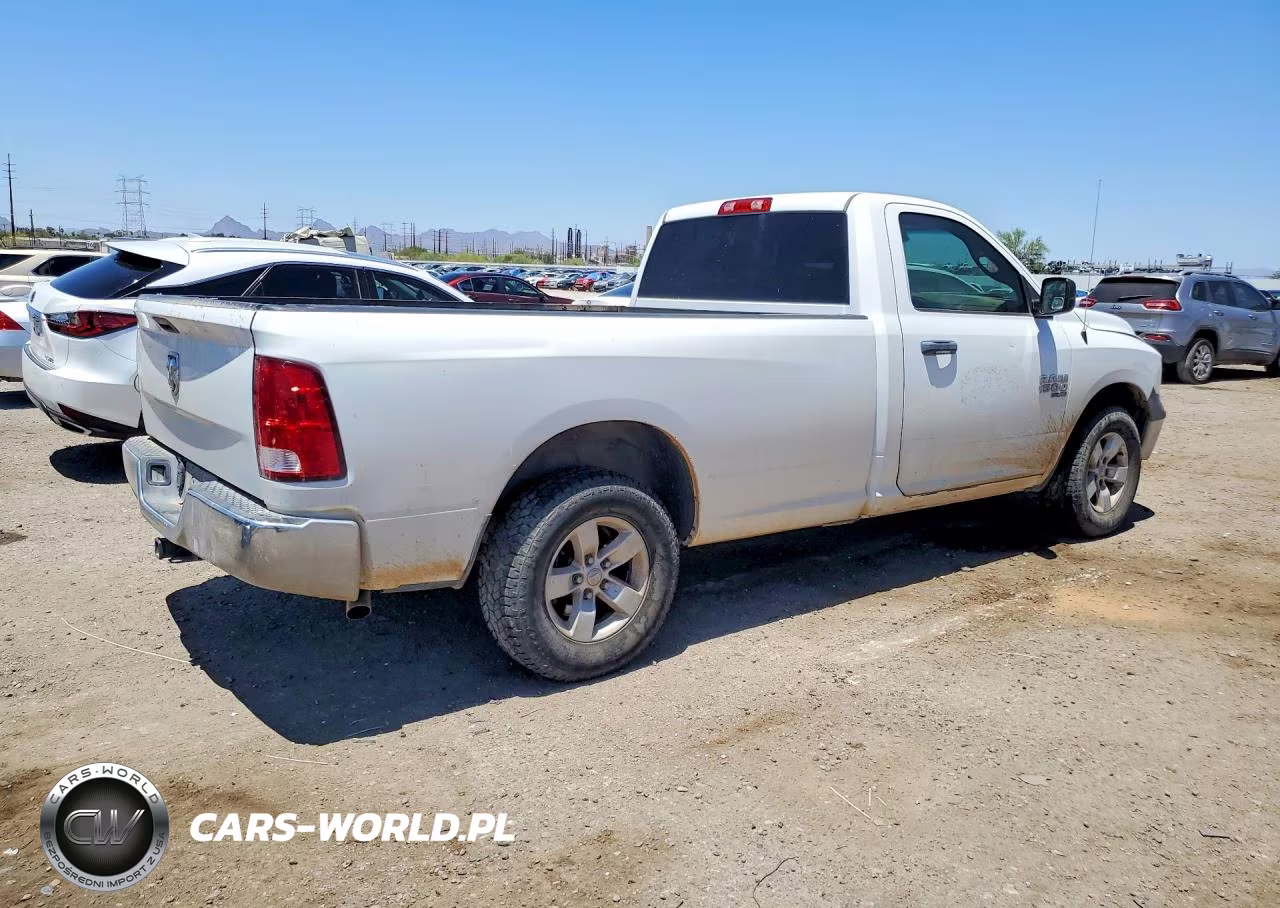 2019 Ram 1500 Classic Tradesman VIN:3C6JR6DG7KG502336 - 3