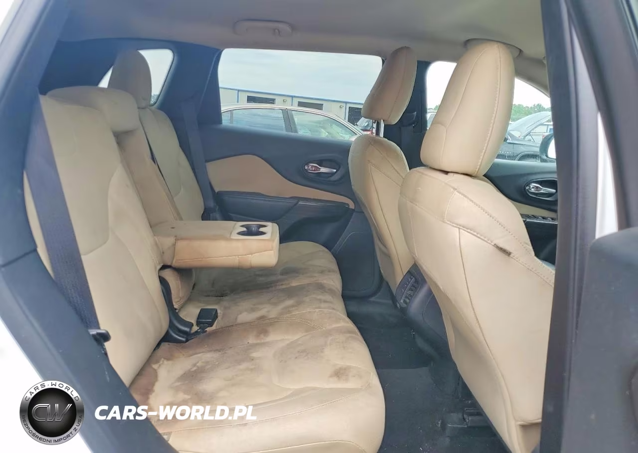 2015 Jeep Cherokee Latitude VIN:1C4PJLCB6FW670393 - 11
