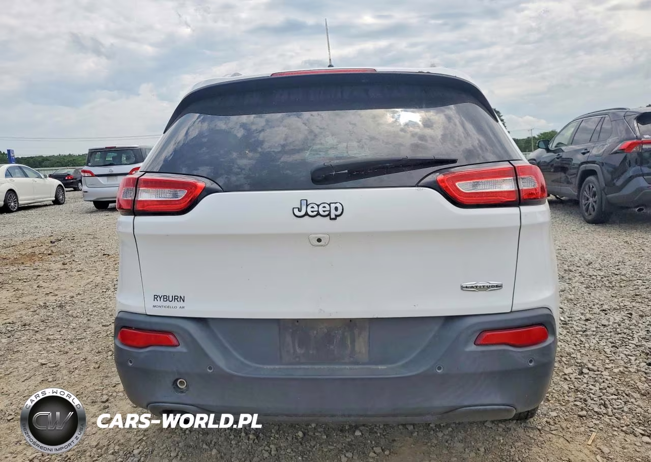 2015 Jeep Cherokee Latitude VIN:1C4PJLCB6FW670393 - 6