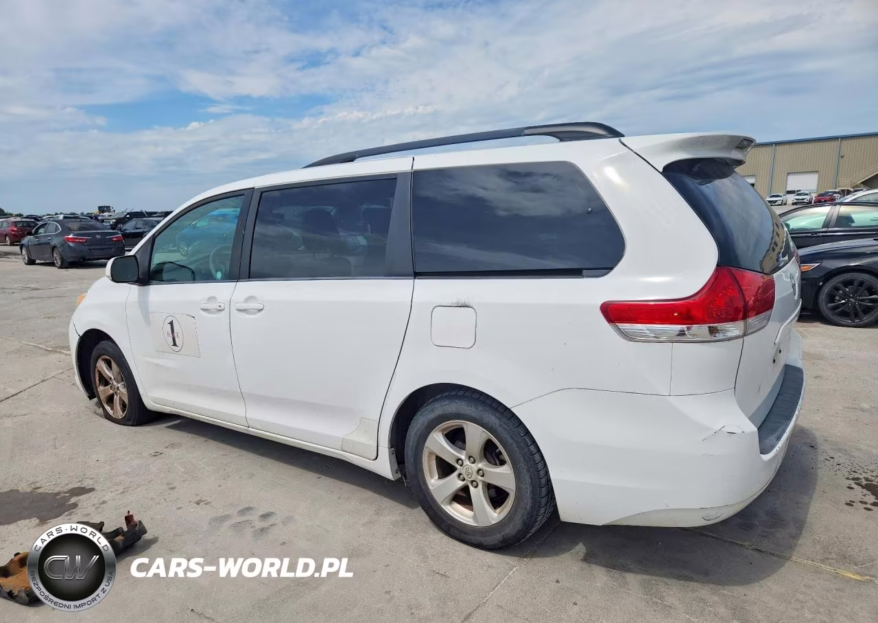2013 Toyota Sienna Le VIN:5TDKK3DC5DS348226 - 2