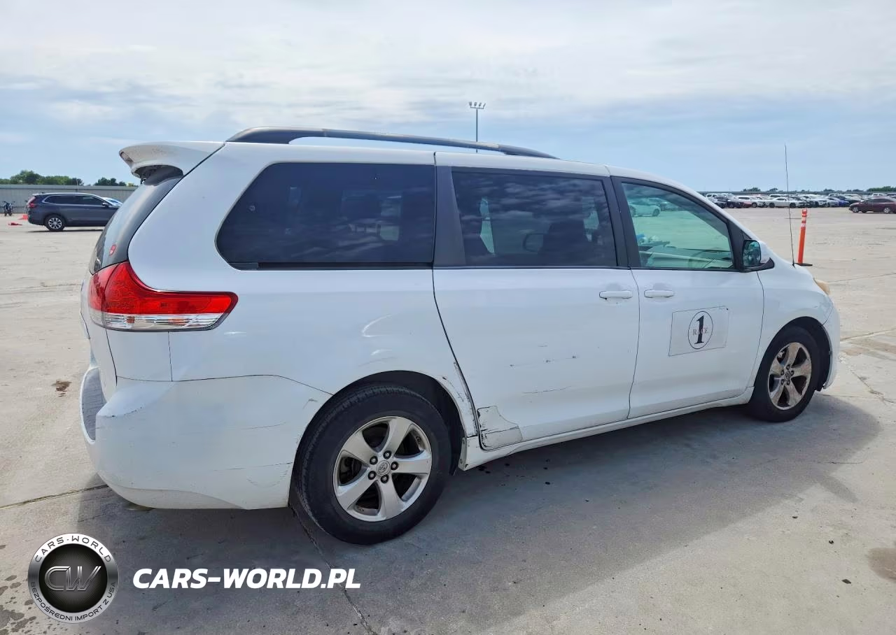 2013 Toyota Sienna Le VIN:5TDKK3DC5DS348226 - 3