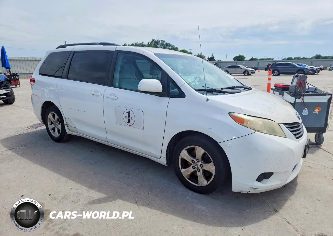 2013 Toyota Sienna Le VIN:5TDKK3DC5DS348226 - 4