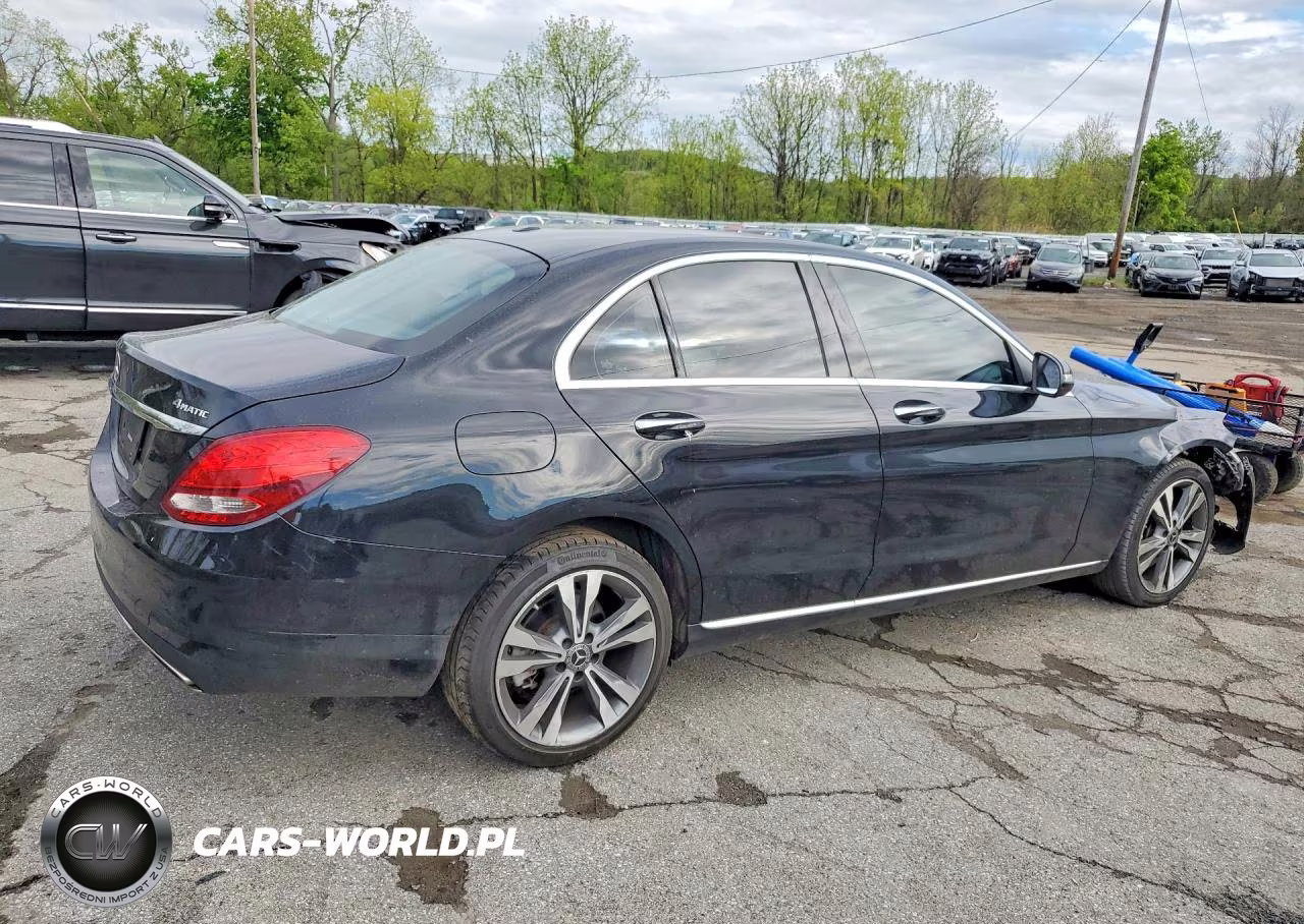 2018 Mercedes-Benz C 300 4Matic VIN:55SWF4KB2JU274669 - 3