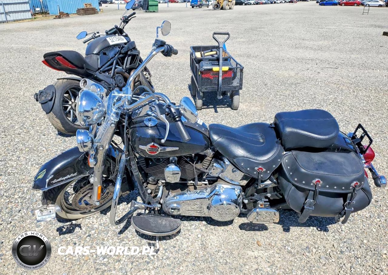2017 Harley-Davidson Flstc Heritage Softail Classic VIN:1HD1BWV16HB022974 - 3