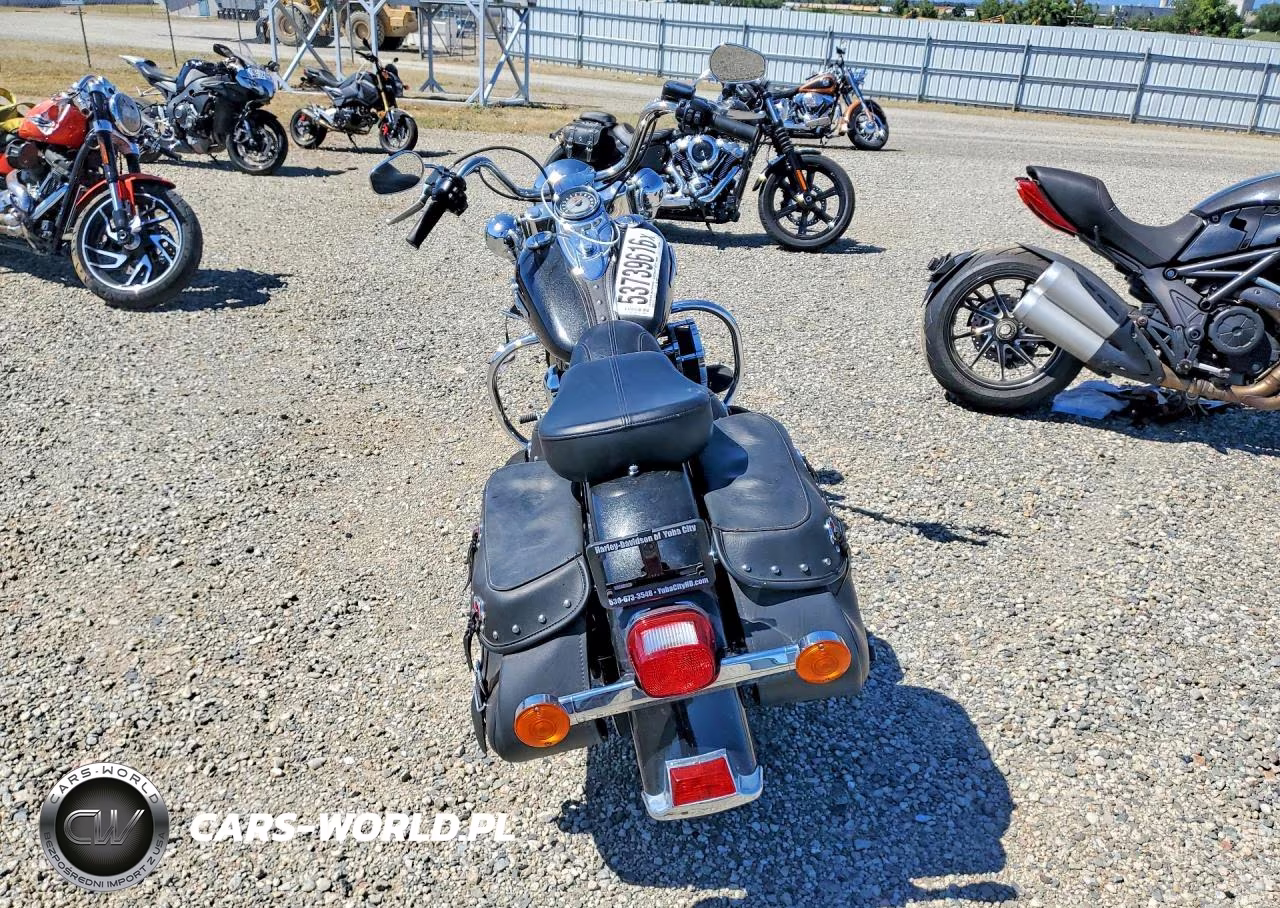 2017 Harley-Davidson Flstc Heritage Softail Classic VIN:1HD1BWV16HB022974 - 4
