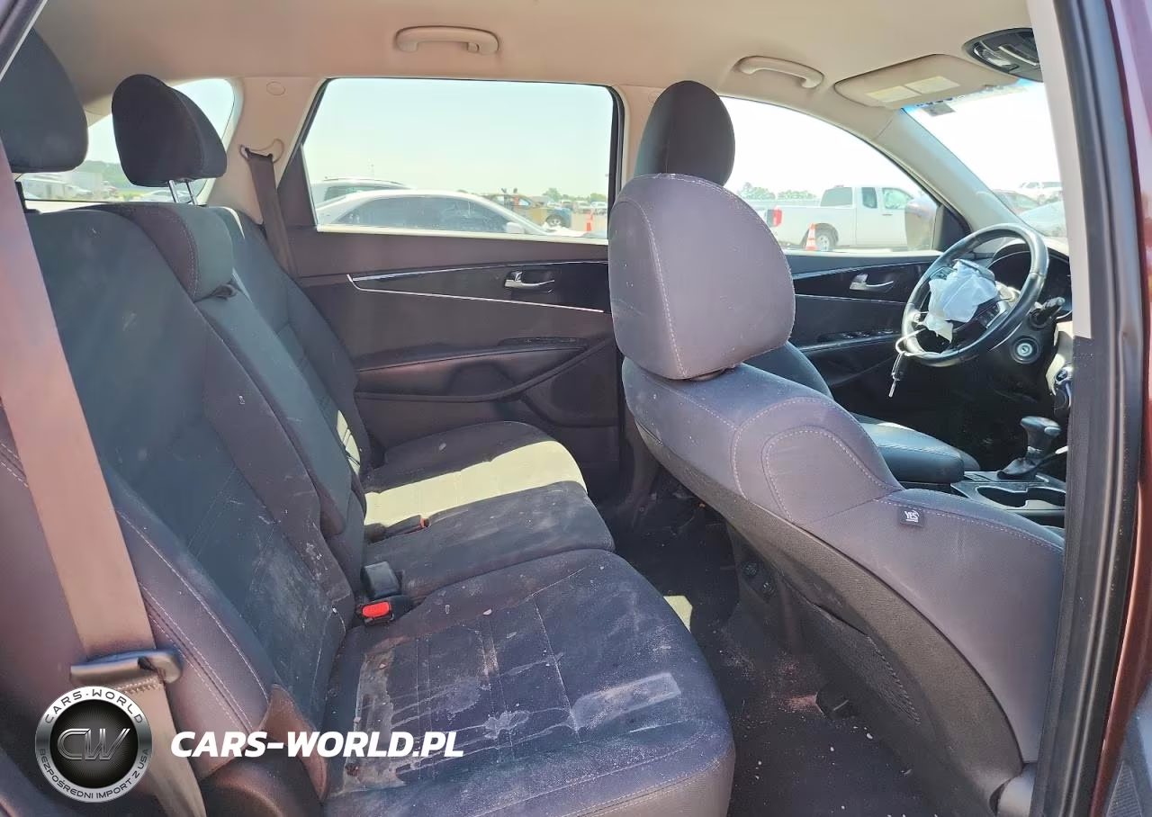 2019 Kia Sorento Lx VIN:5XYPGDA30KG437472 - 11