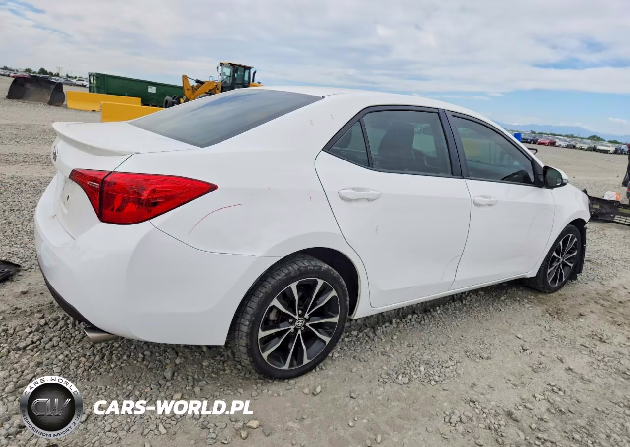 2019 Toyota Corolla Se VIN:2T1BURHEXKC176001 - 3