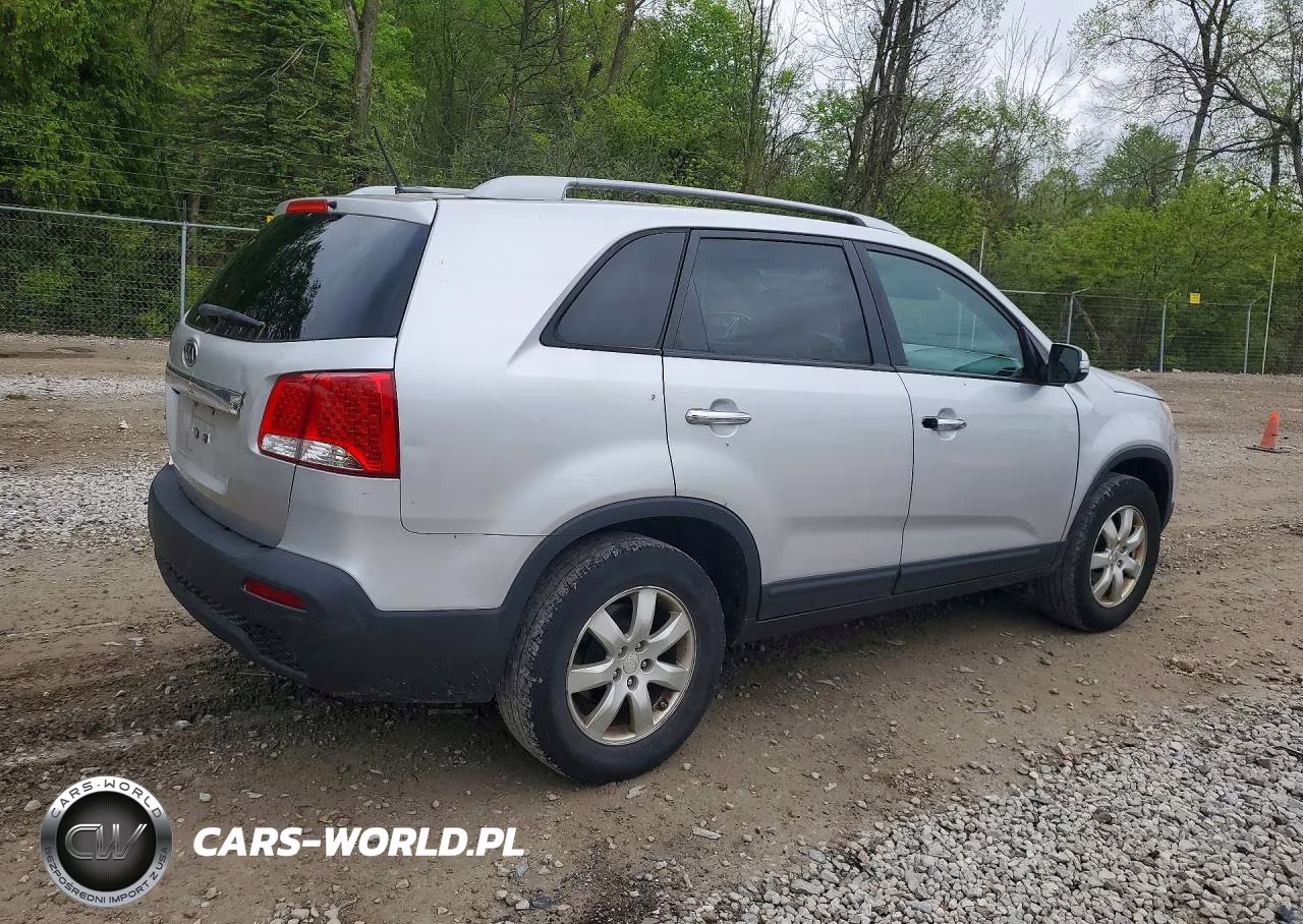 2011 Kia Sorento Lx VIN:5XYKT3A19BG151361 - 3