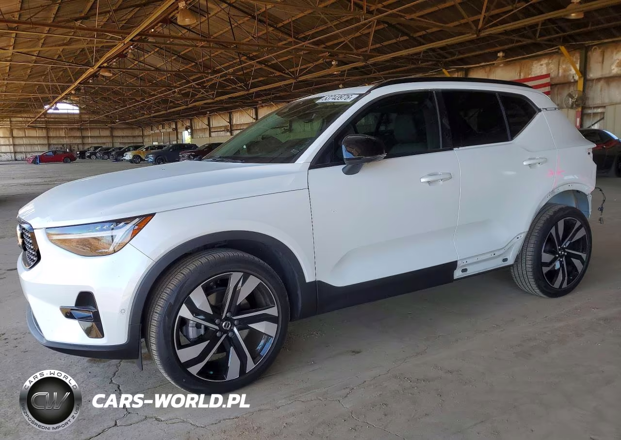 2025 Volvo Xc40 Plus – zdjęcie 1 z 13