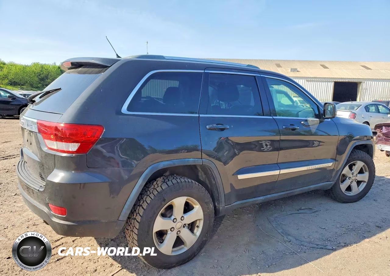 2011 Jeep Grand Cherokee Laredo VIN:1J4RR4GG0BC590641 - 3