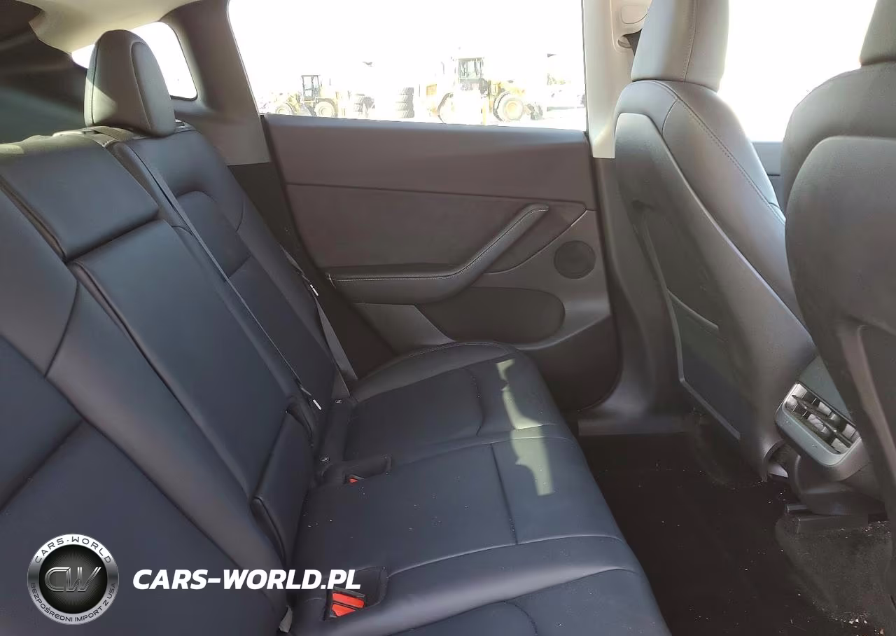 2022 Tesla Model Y VIN:7SAYGDEE6NA005917 - 10