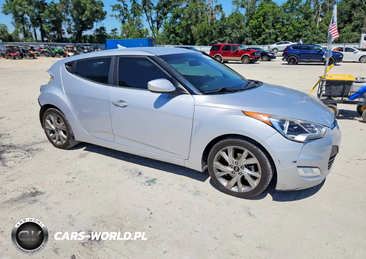 2017 Hyundai Veloster Base VIN:KMHTC6AD7HU306279 - 4