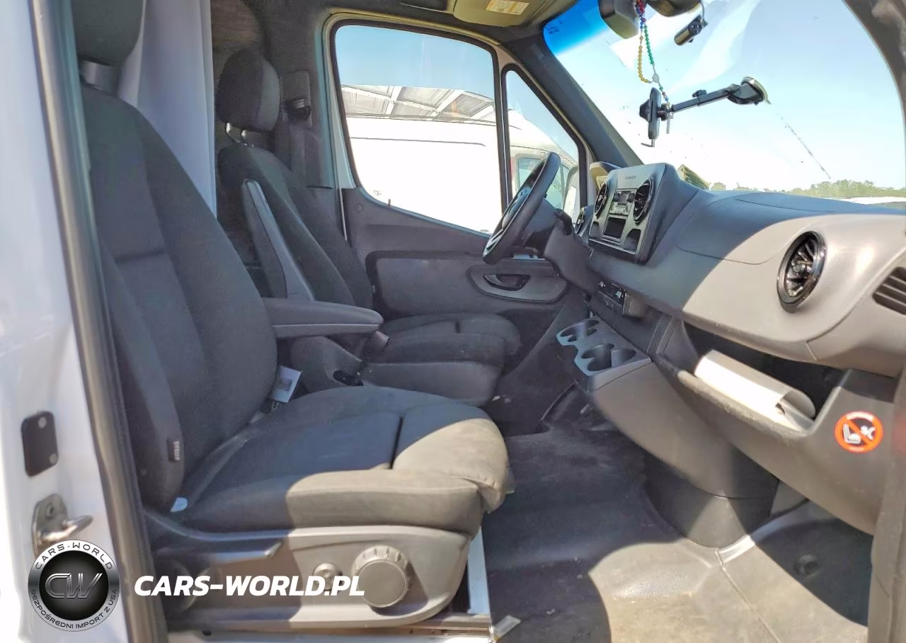 2019 Mercedes Benz Sprinter 2500 VIN:WD4PF1CD1KP156579 - 11