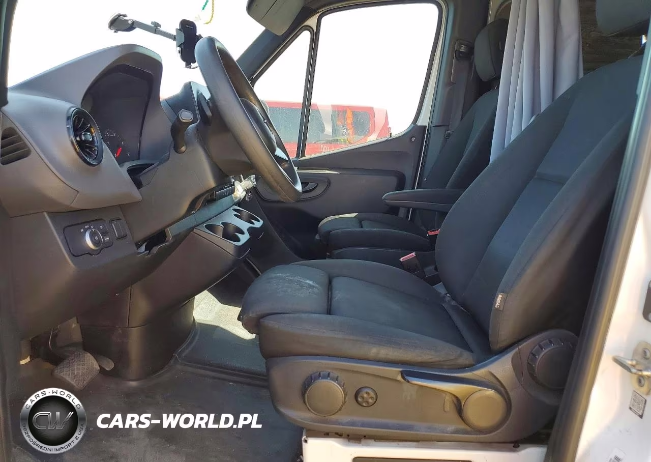 2019 Mercedes Benz Sprinter 2500 VIN:WD4PF1CD1KP156579 - 7