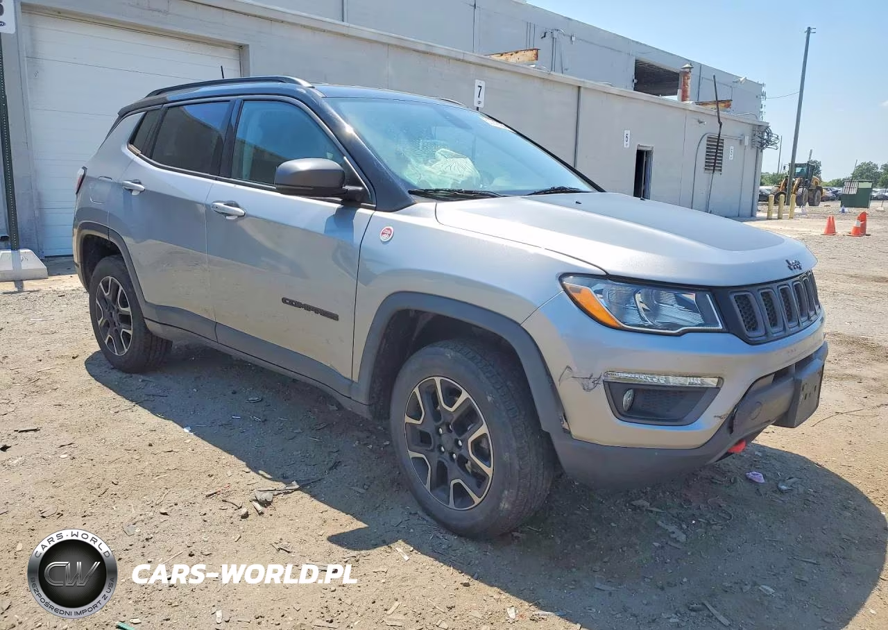 2019 Jeep Compass Trailhawk VIN:3C4NJDDB0KT759825 - 4