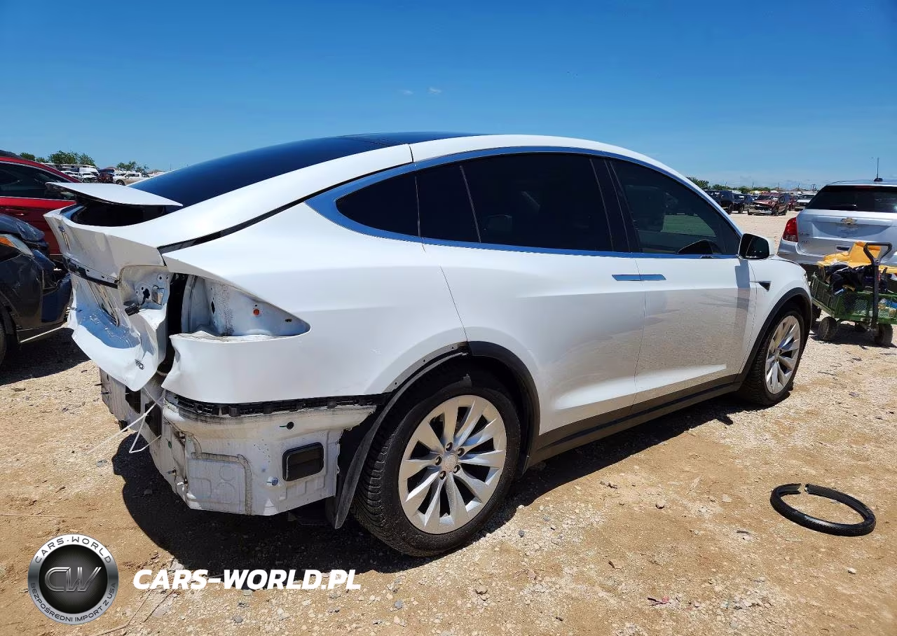 2018 Tesla Model X VIN:5YJXCDE28JF132515 - 3