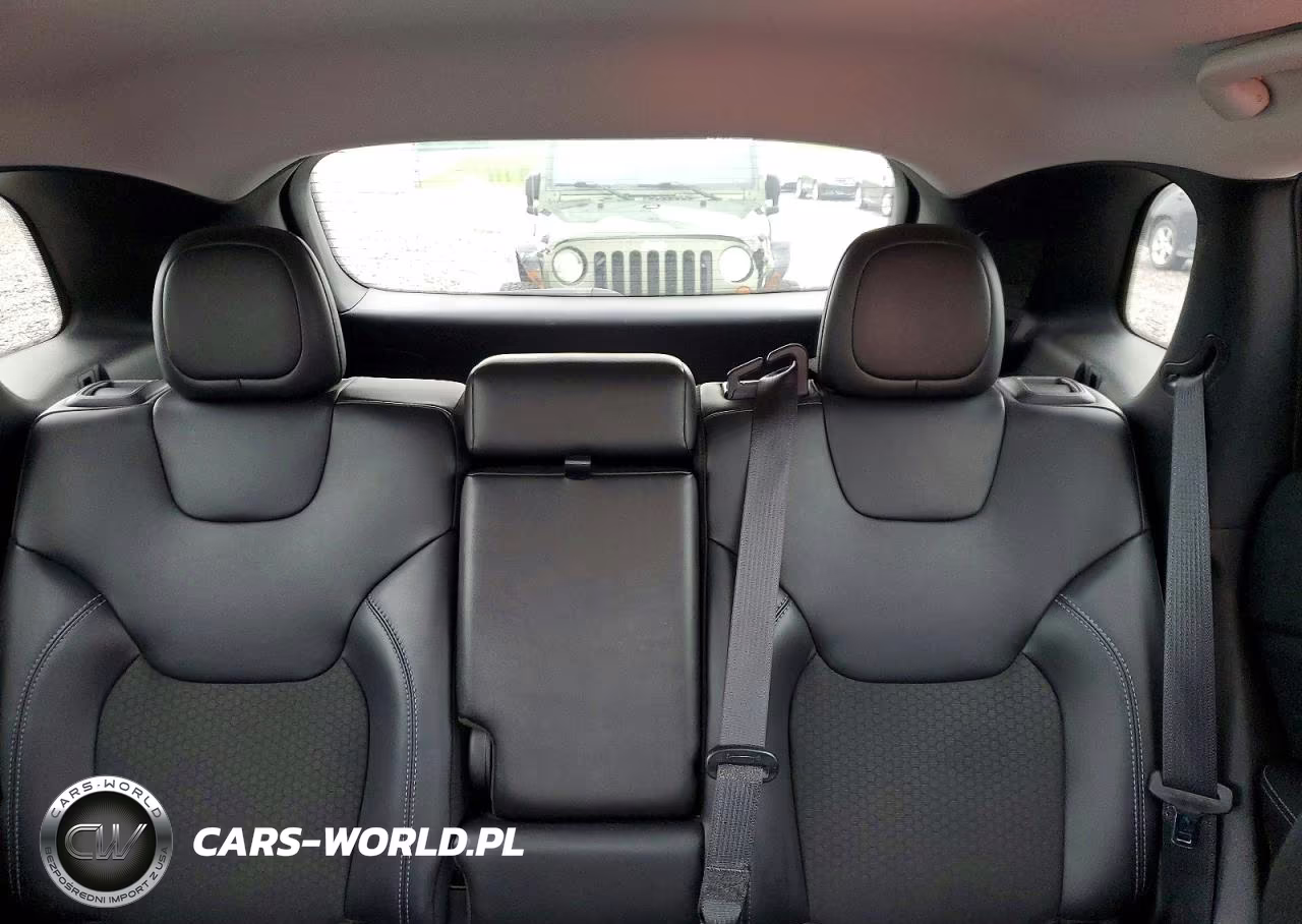 2019 Jeep Cherokee Latitude Plus VIN:1C4PJMLX1KD433169 - 10