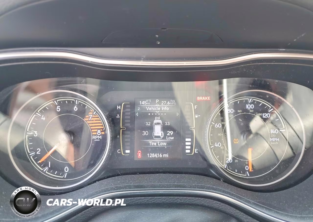 2019 Jeep Cherokee Latitude Plus VIN:1C4PJMLX1KD433169 - 9