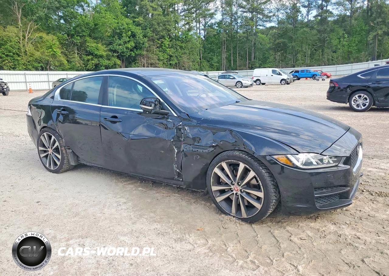 2017 Jaguar Xe Prestige VIN:SAJAE4BV0HA959637 - 4