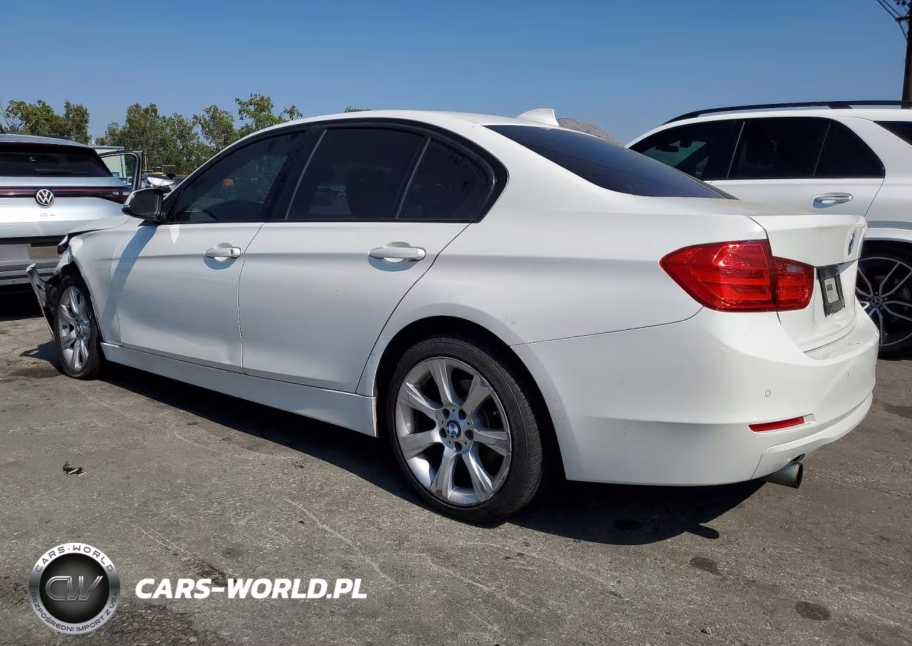 BMW 320I VIN:WBA3B1G50FNT06168 - 2
