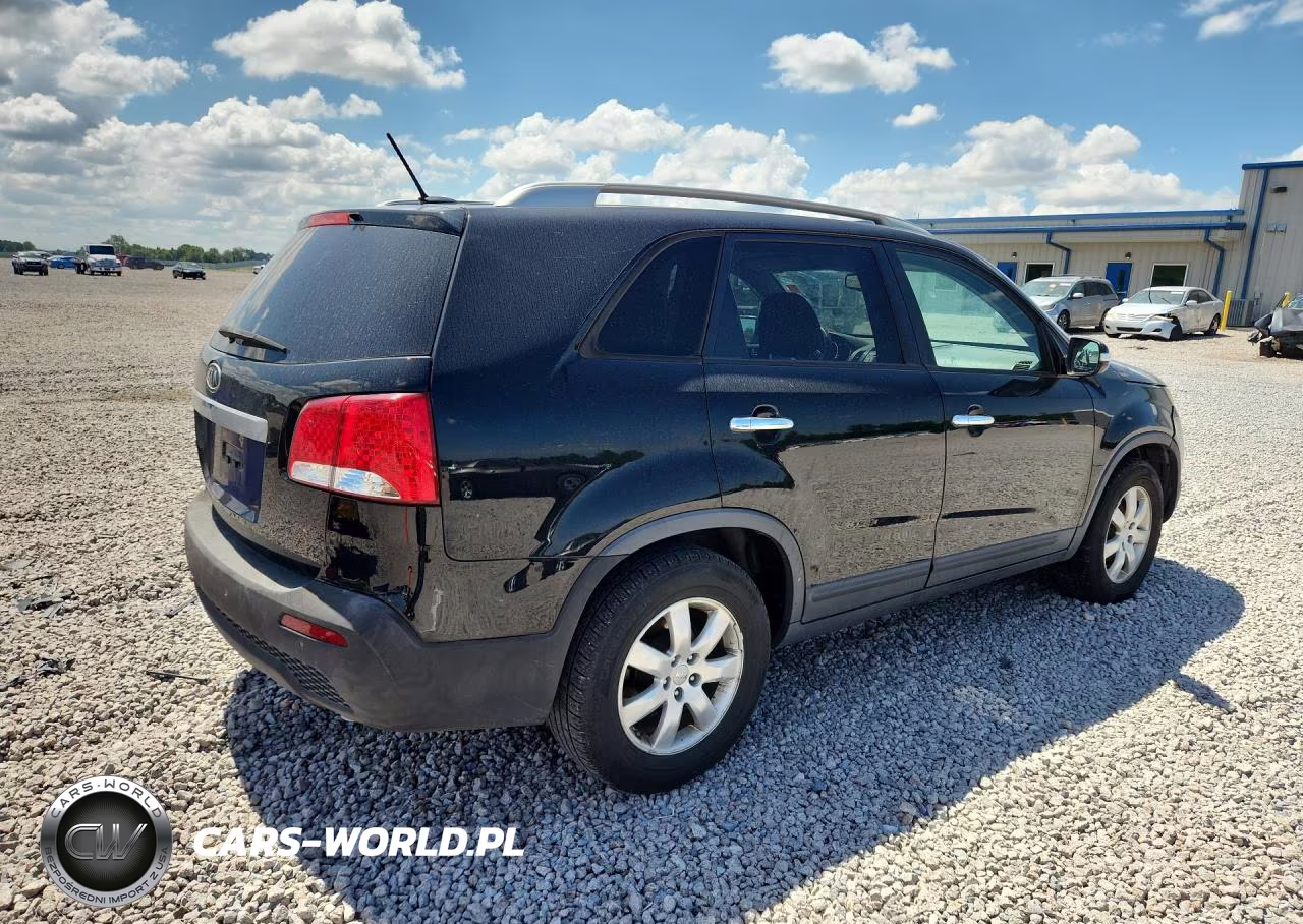 2013 Kia Sorento Lx VIN:5XYKT3A61DG406647 - 3