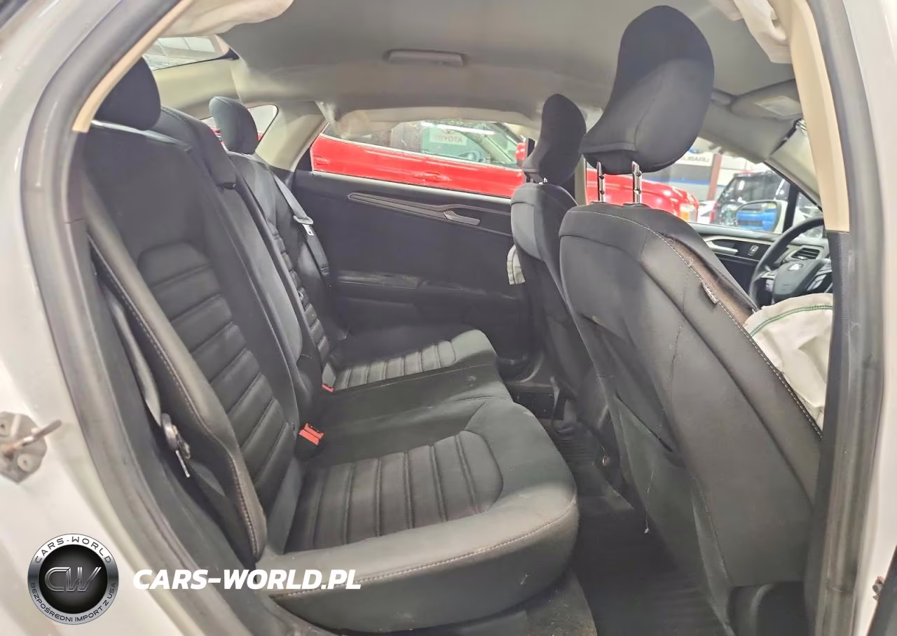 2018 Ford Fusion Se VIN:3FA6P0H75JR117300 - 10