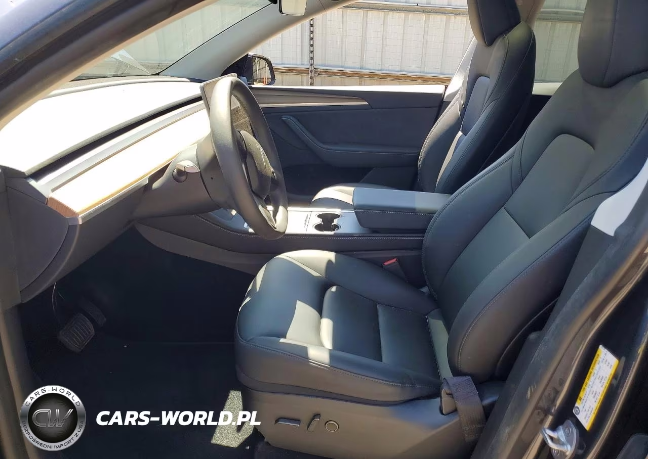 2024 Tesla Model Y VIN:7SAYGDEE9RA231178 - 7