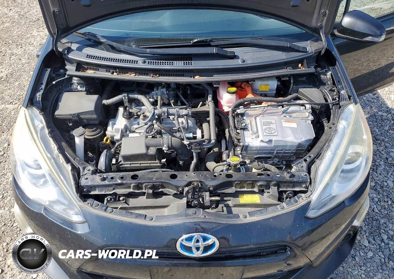 2015 Toyota Prius C Three VIN:JTDKDTB33F1580238 - 12