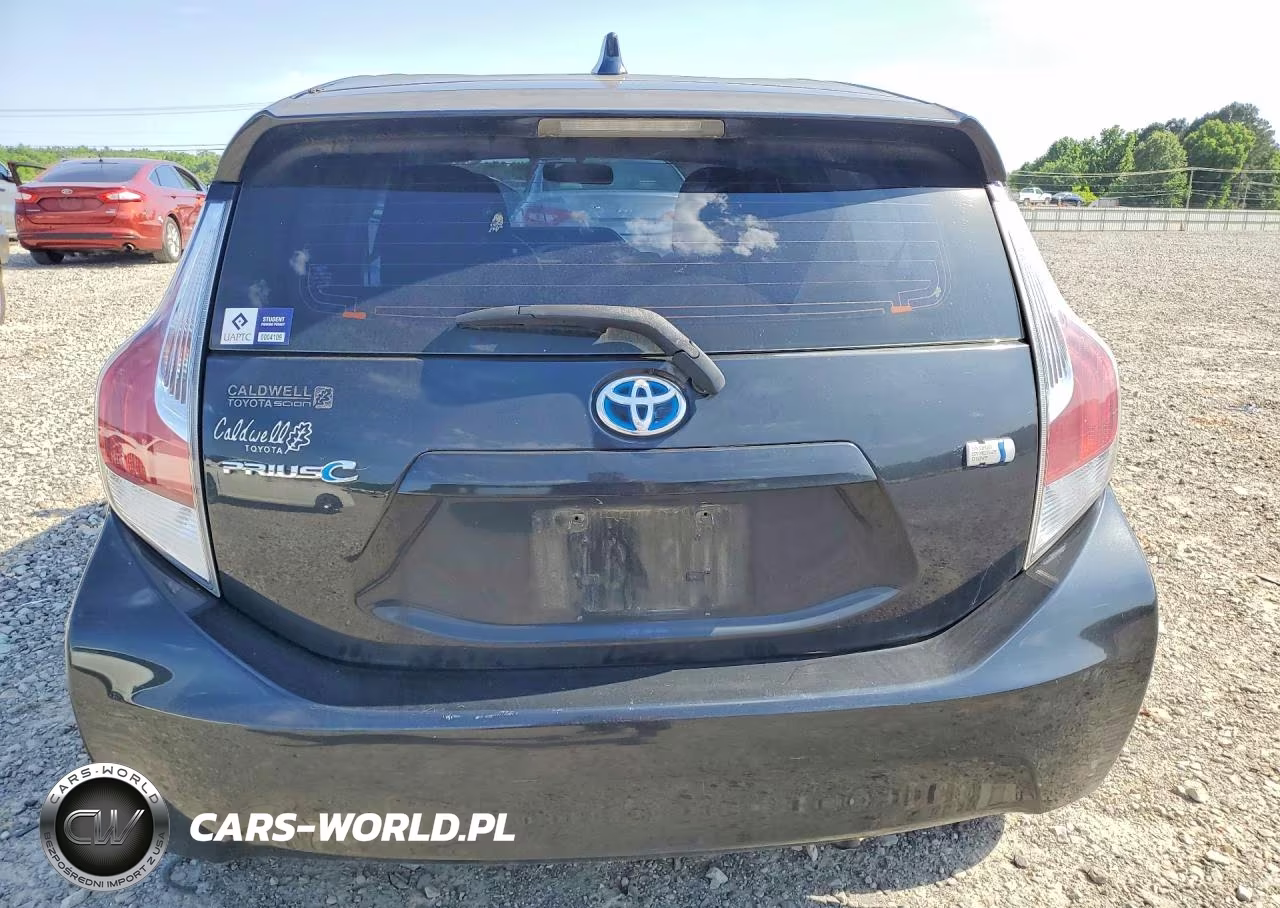 2015 Toyota Prius C Three VIN:JTDKDTB33F1580238 - 6