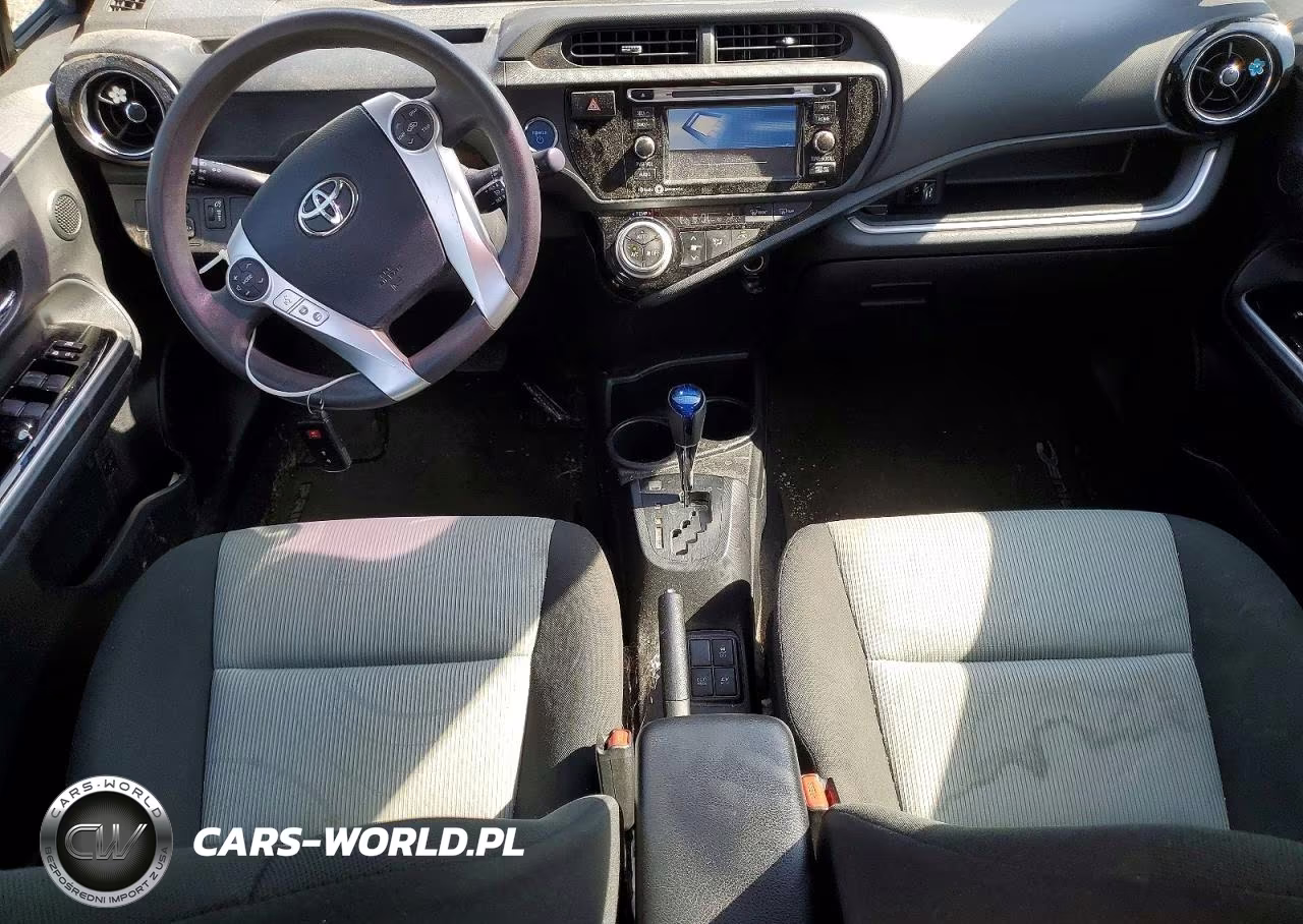 2015 Toyota Prius C Three VIN:JTDKDTB33F1580238 - 8