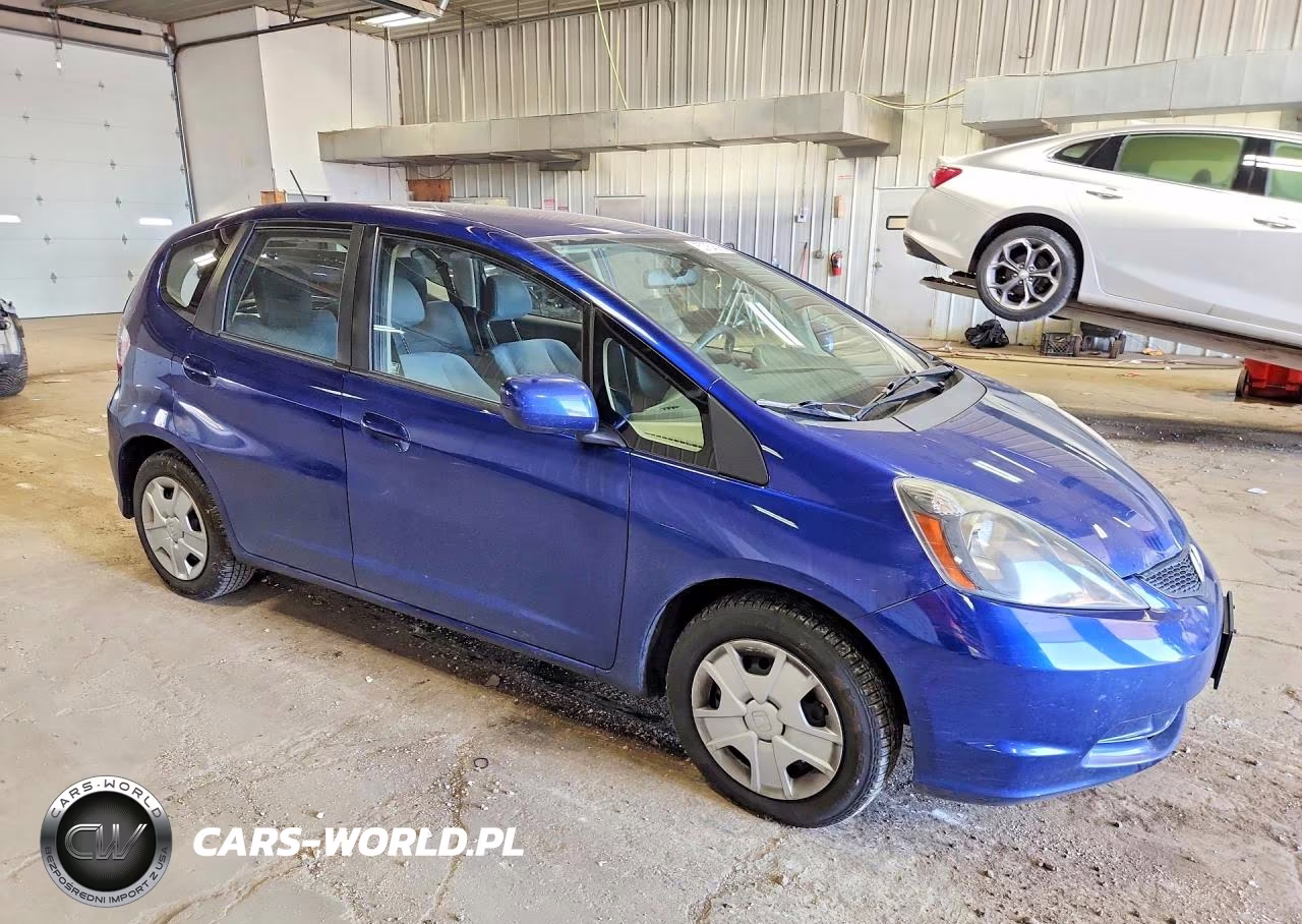 2013 Honda Fit VIN:JHMGE8H37DC075195 - 4