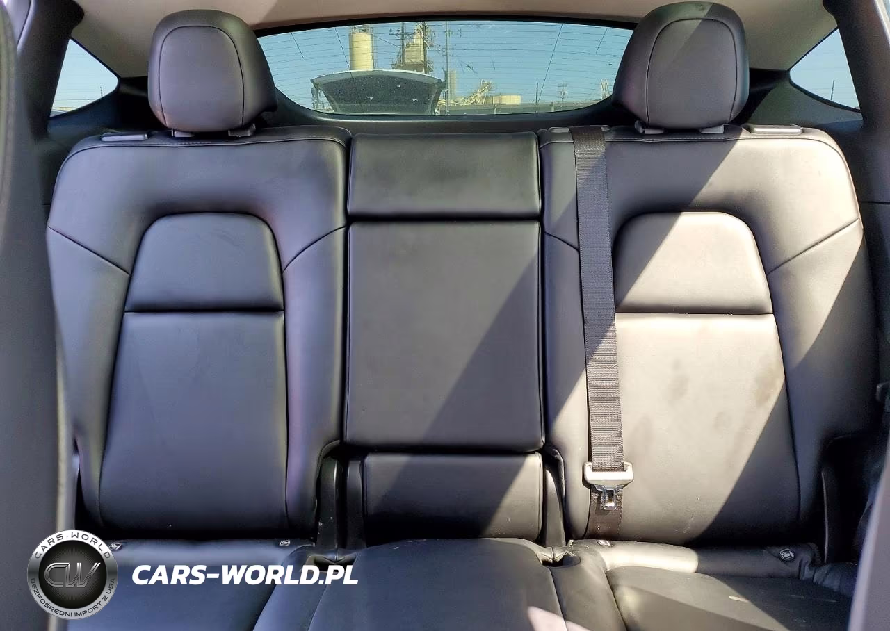2022 Tesla Model Y VIN:7SAYGDEE2NF328428 - 10