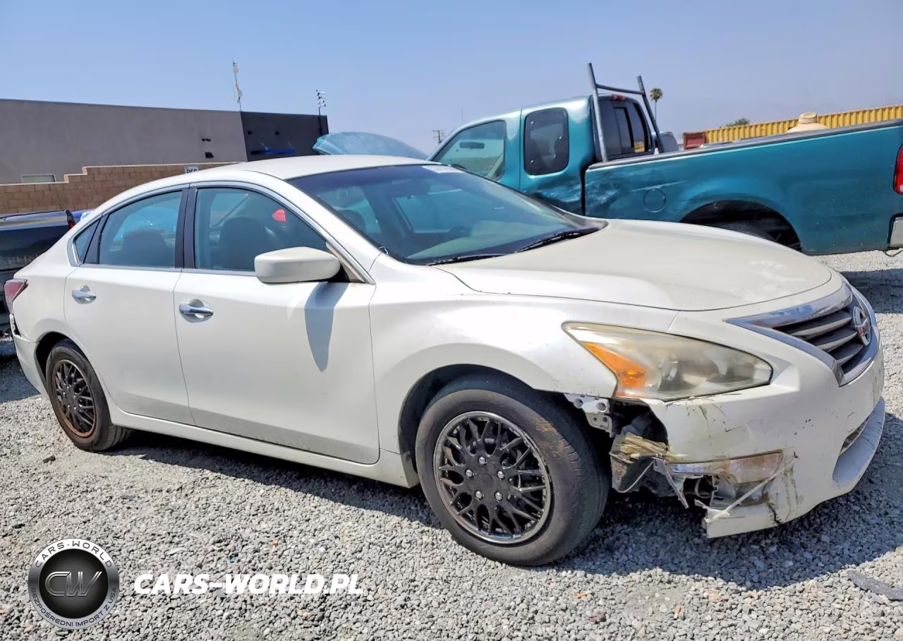 2014 Nissan Altima 2.5 S VIN:1N4AL3AP6EC273951 - 4