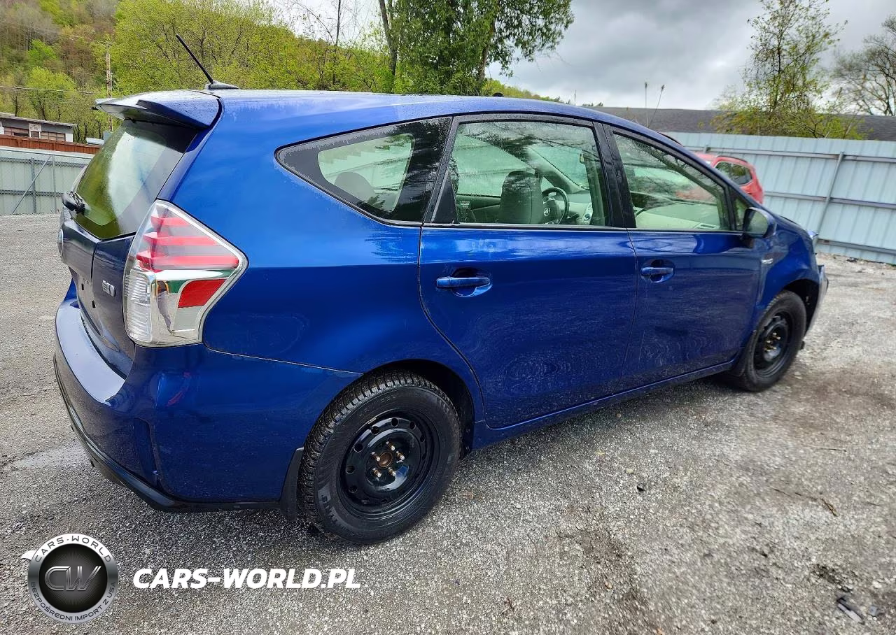 2017 Toyota Prius V Four VIN:JTDZN3EUXHJ071301 - 3