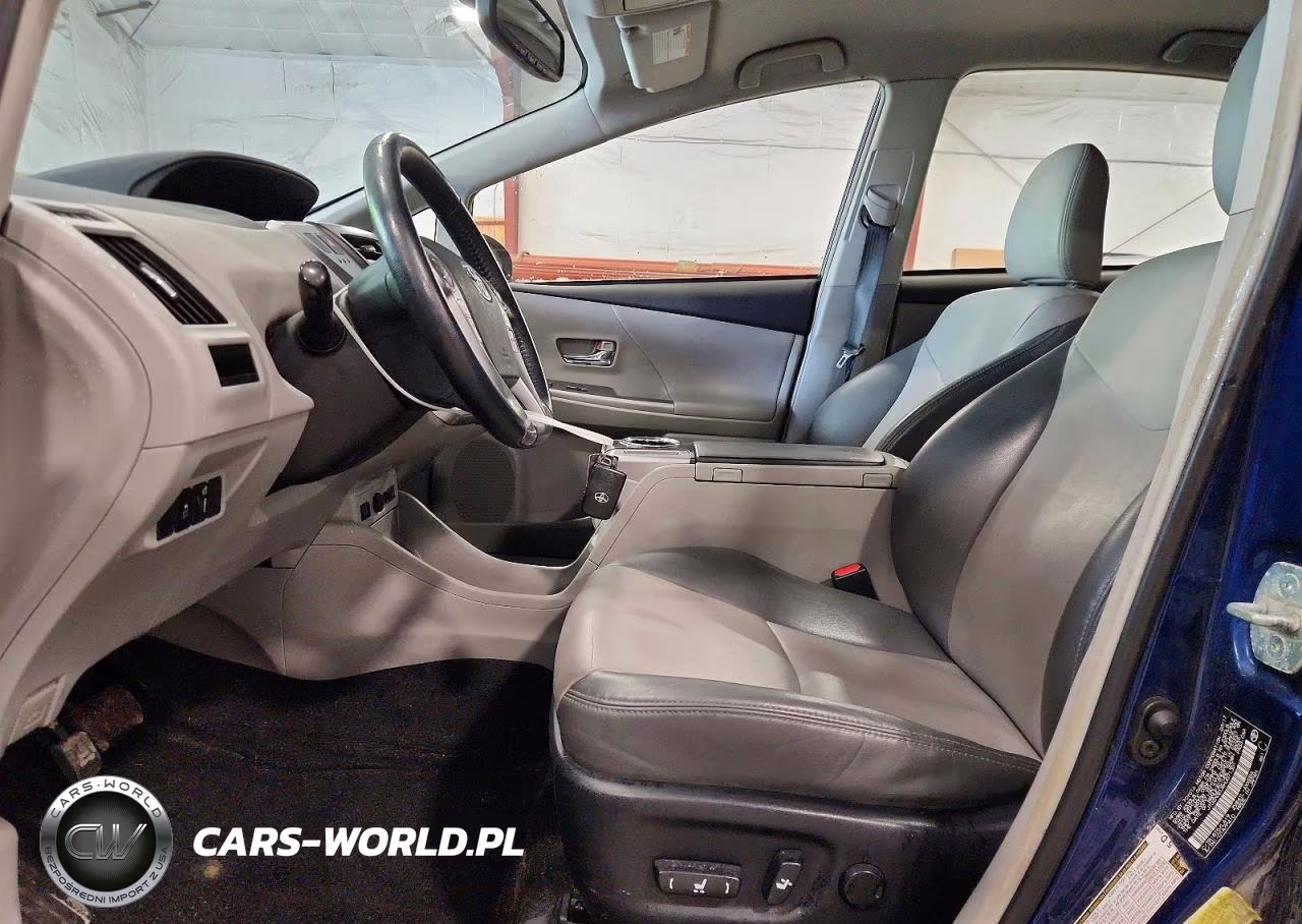 2017 Toyota Prius V Four VIN:JTDZN3EUXHJ071301 - 7