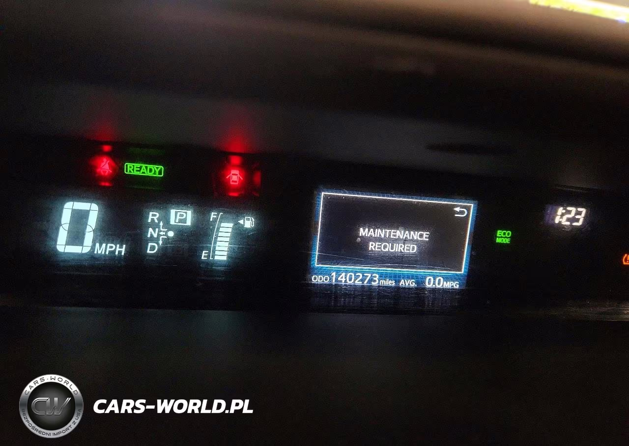 2017 Toyota Prius V Four VIN:JTDZN3EUXHJ071301 - 9