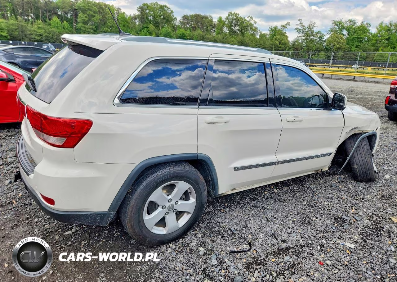 2011 Jeep Grand Cherokee Laredo VIN:1J4RR4GG5BC581501 - 3