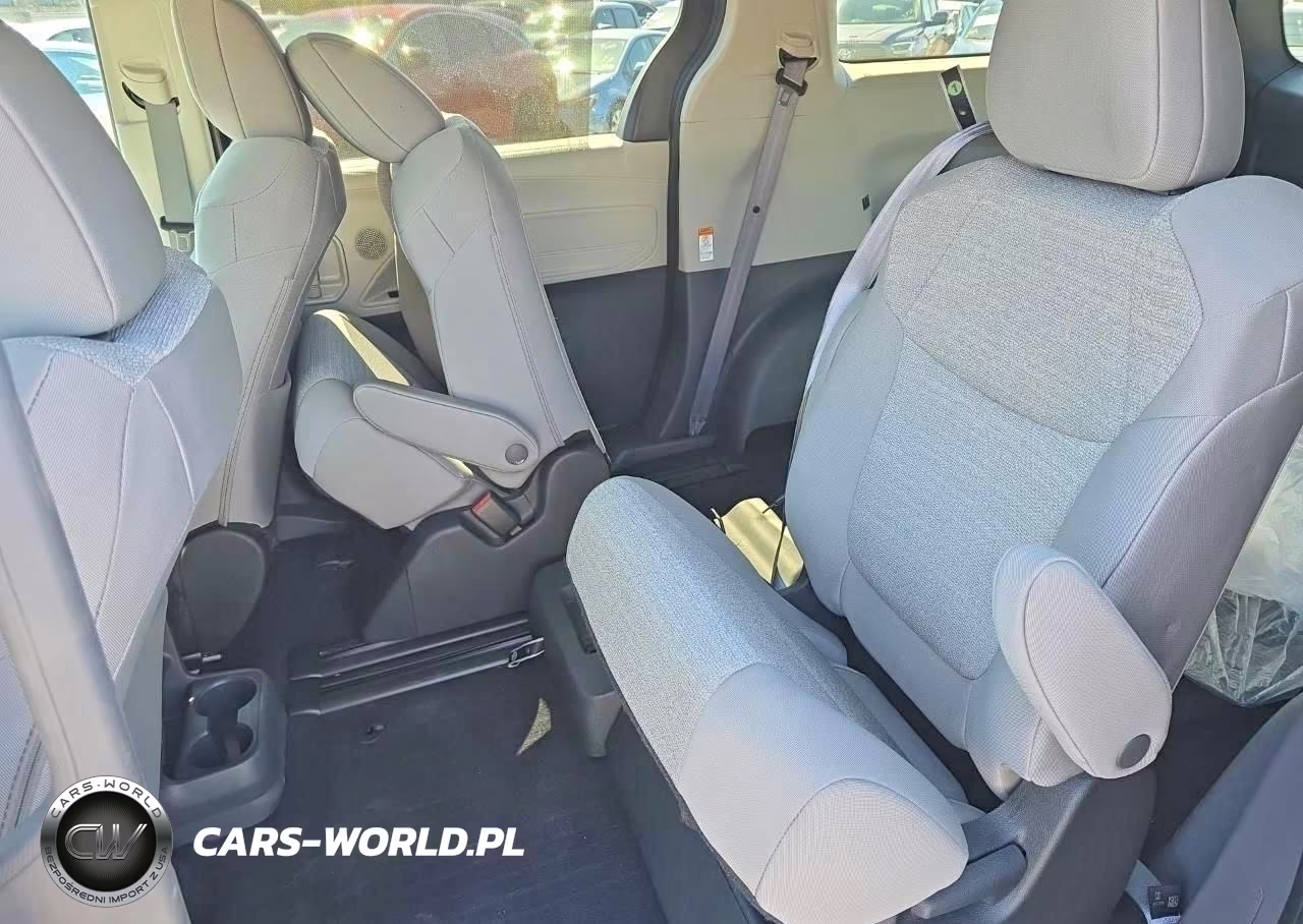 2024 Toyota Sienna Le VIN:5TDKSKFC5RS136232 - 11