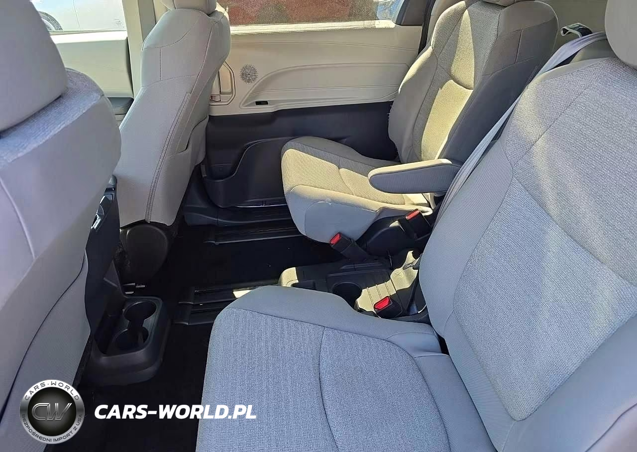 2024 Toyota Sienna Le VIN:5TDKSKFC5RS136232 - 12