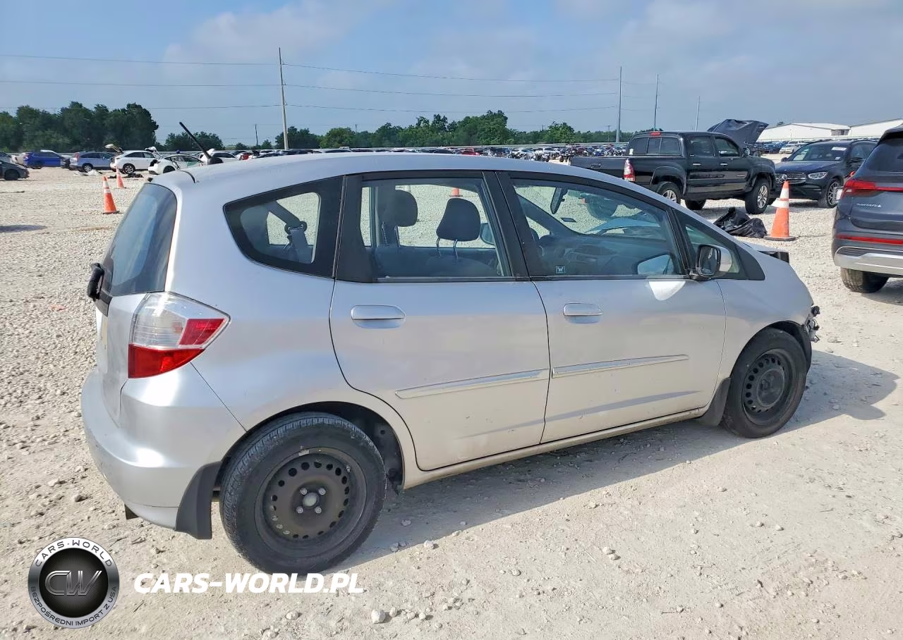 2013 Honda Fit VIN:JHMGE8H3XDC064594 - 3